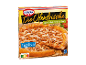 Tiefkühlpizza mit Thunfisch und Zwiebeln im Karton