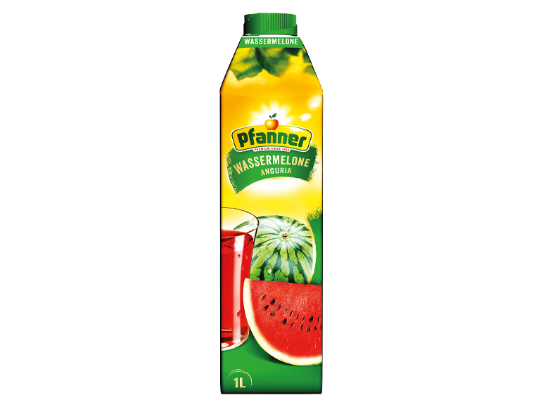 Ein-Liter-Karton mit erfrischendem Wassermelonensaft, einem Glas rotem Saft und einer Wassermelonenscheibe.