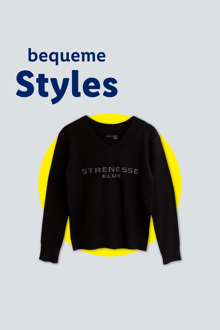 Schwarzer V-Ausschnitt-Pullover mit „STRENESSE BLUE“-Schriftzug, umgeben von einem gelben Kreis, mit „bequeme Styles“.