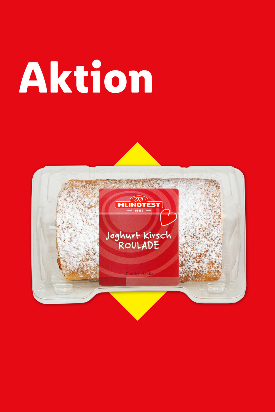 Aktion: Joghurt-Kirsch-Roulade in transparenter Verpackung auf rotem Hintergrund