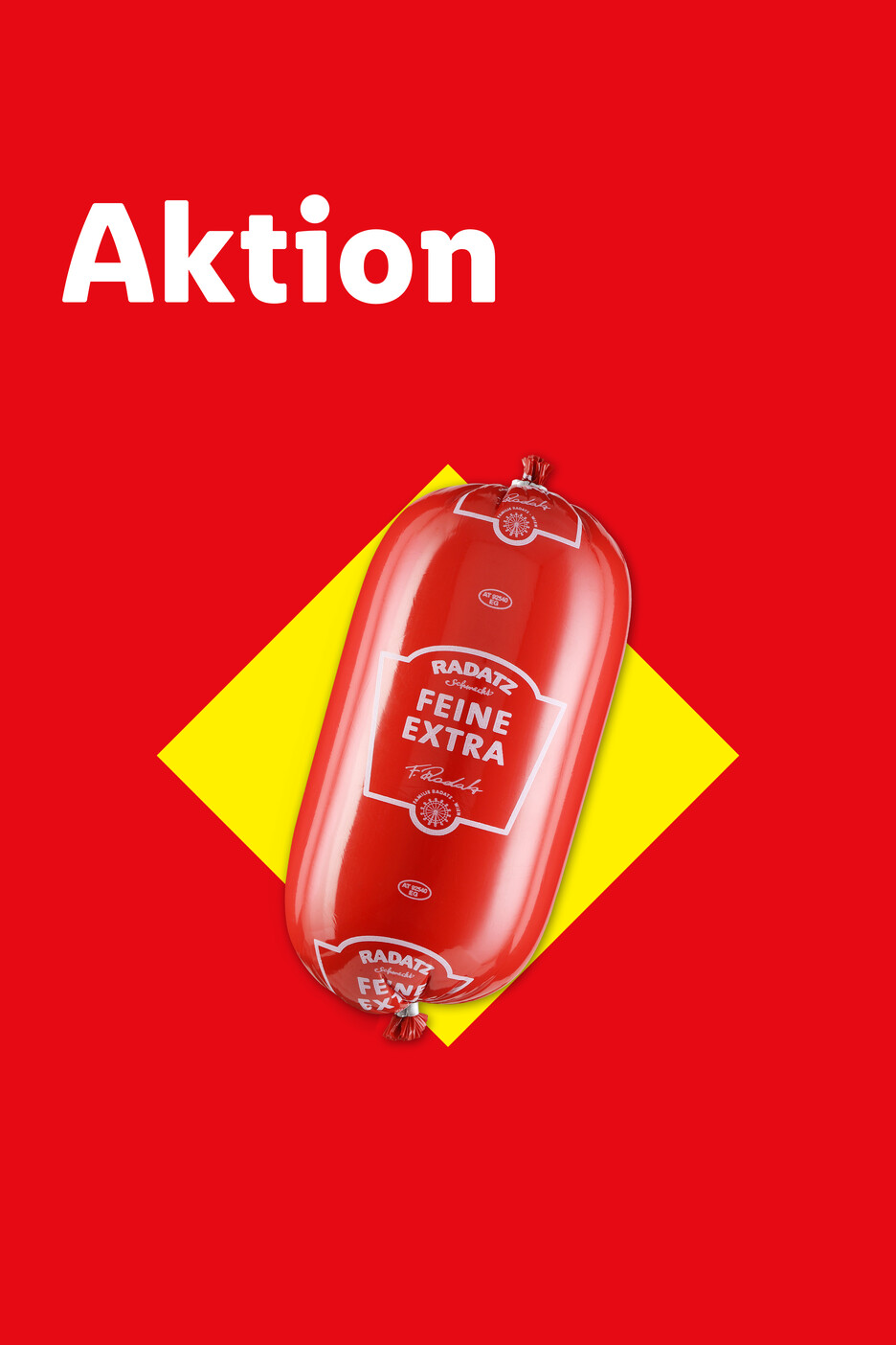 Rote Wurstpackung mit der Aufschrift „Aktion“ auf rotem Hintergrund mit gelbem Quadrat.