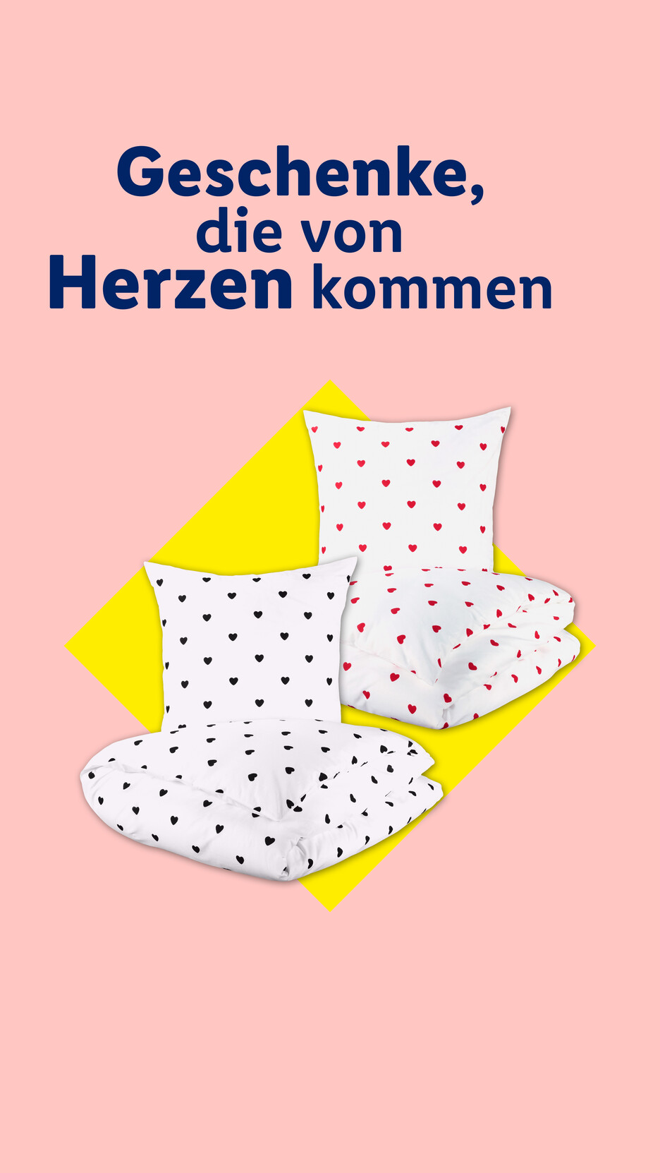 Bettwäsche und Kissen mit Herzmuster auf gelbem Hintergrund, Text: Geschenke, die von Herzen kommen.