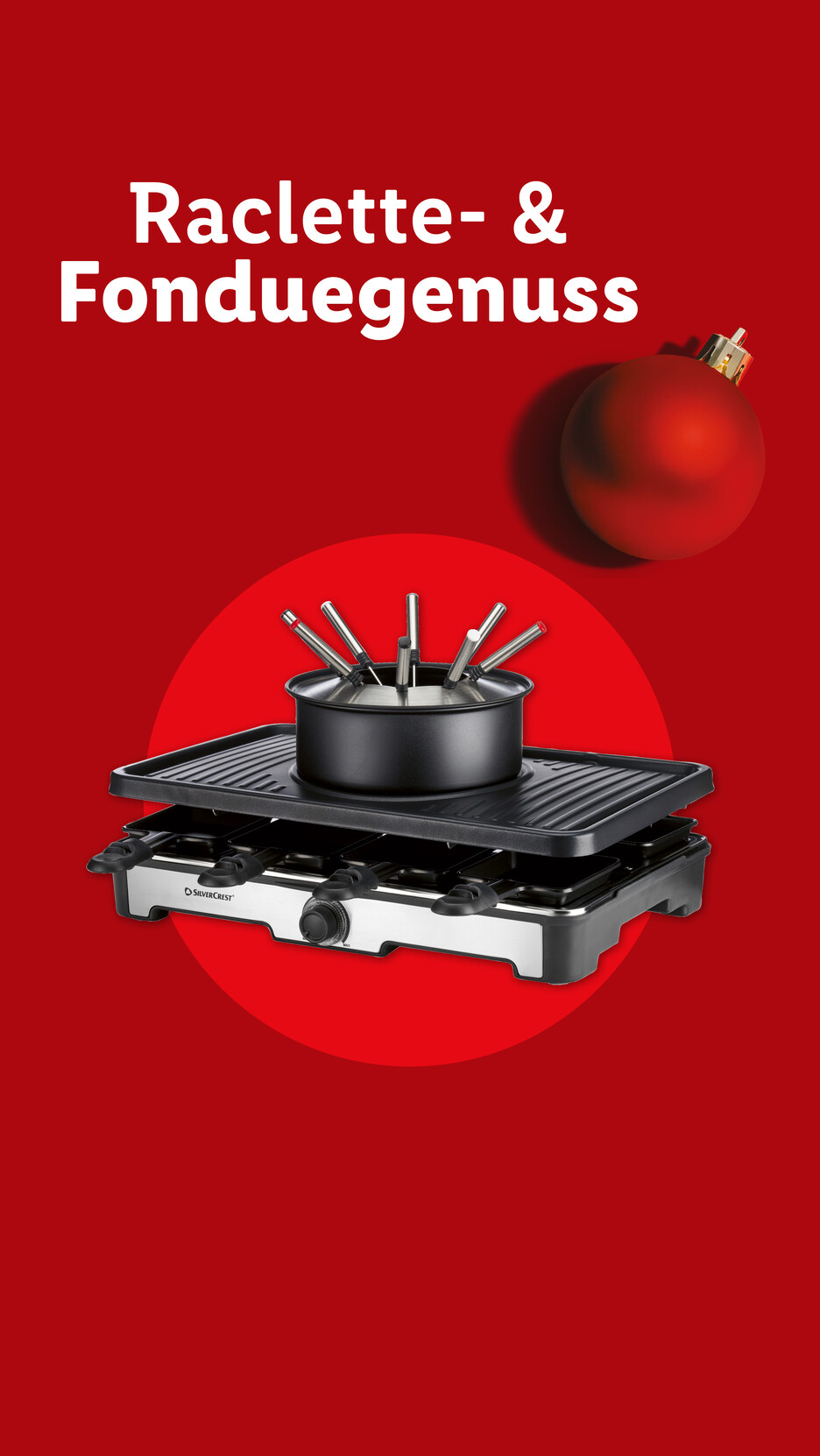 Raclette- & Fonduegenuss: Raclette-Grill mit Fondue-Topf und Weihnachtskugel auf rotem Hintergrund.