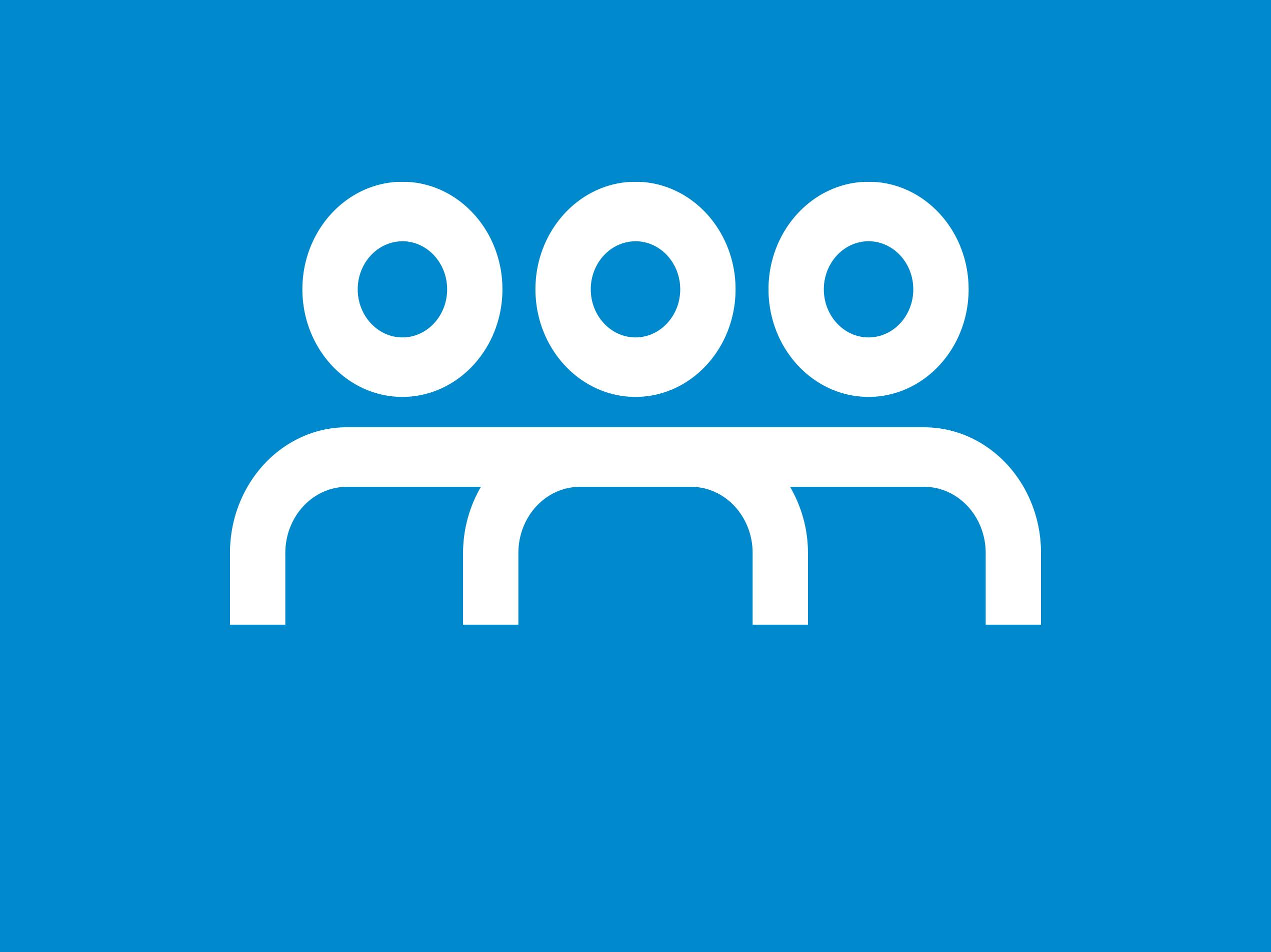 Ein weißes Symbol, das drei Personen darstellt, die nebeneinander stehen, auf einem blauen Hintergrund.