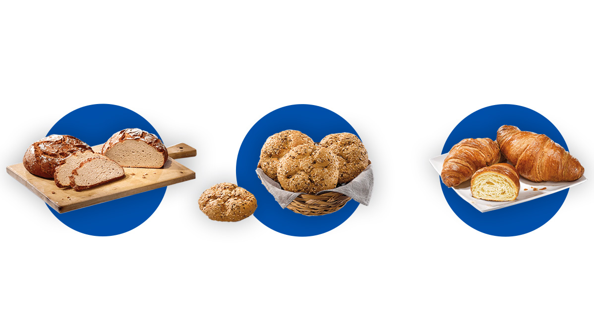 Drei Arten von Backwaren: Brot, Brötchen und Croissants.