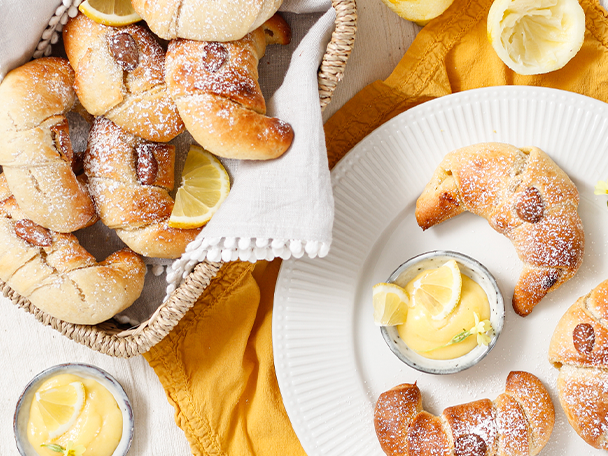 Buttermilch-Kipferl mit Zitronencreme