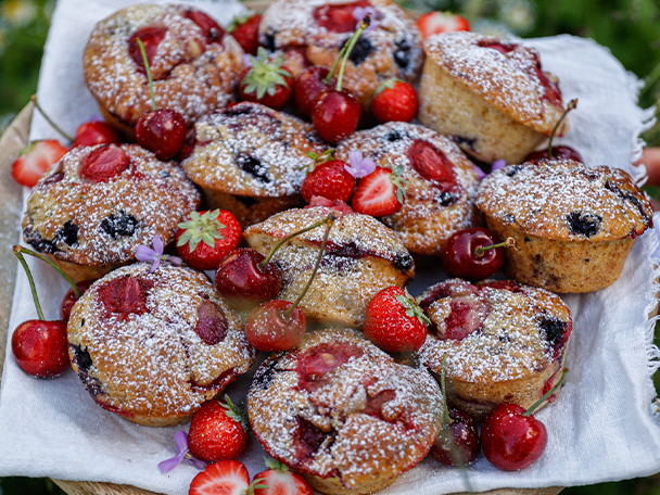 Buttermilch-Muffins mit Sommerfrüchten