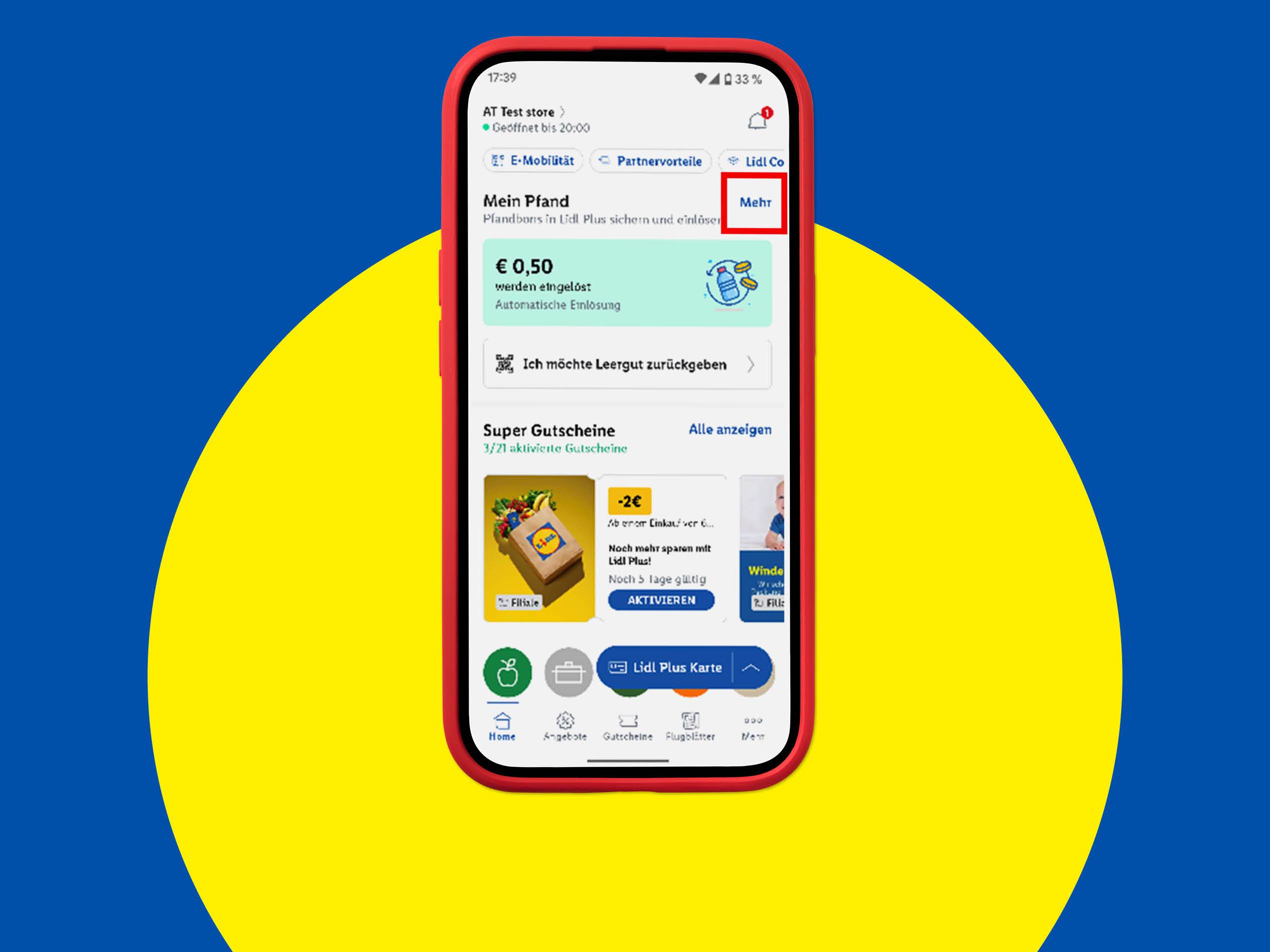 Ein Smartphone mit der Lidl Plus App, die Gutscheine und Angebote anzeigt.