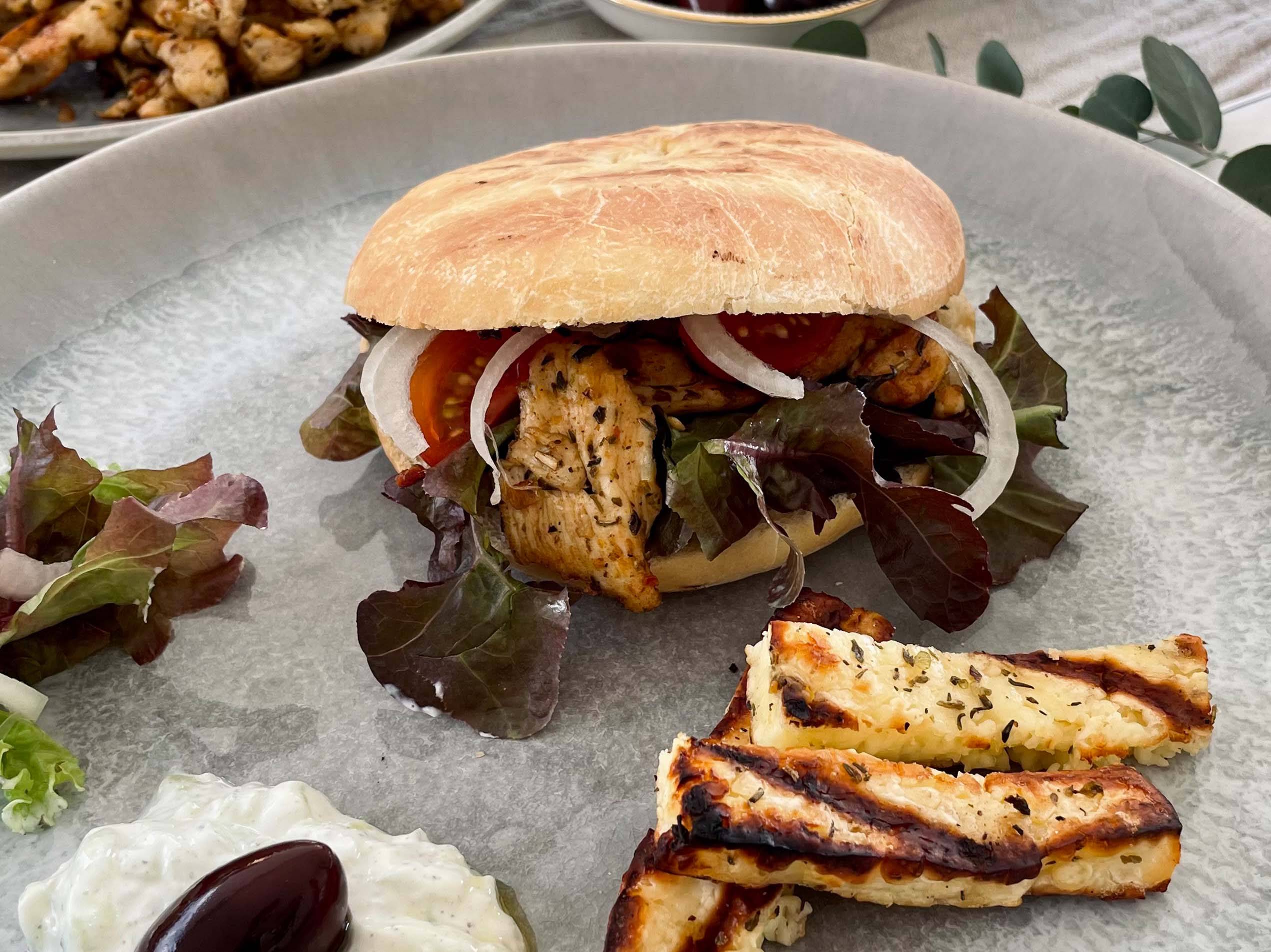 Pita mit Hühnerfleisch und Tsatsiki