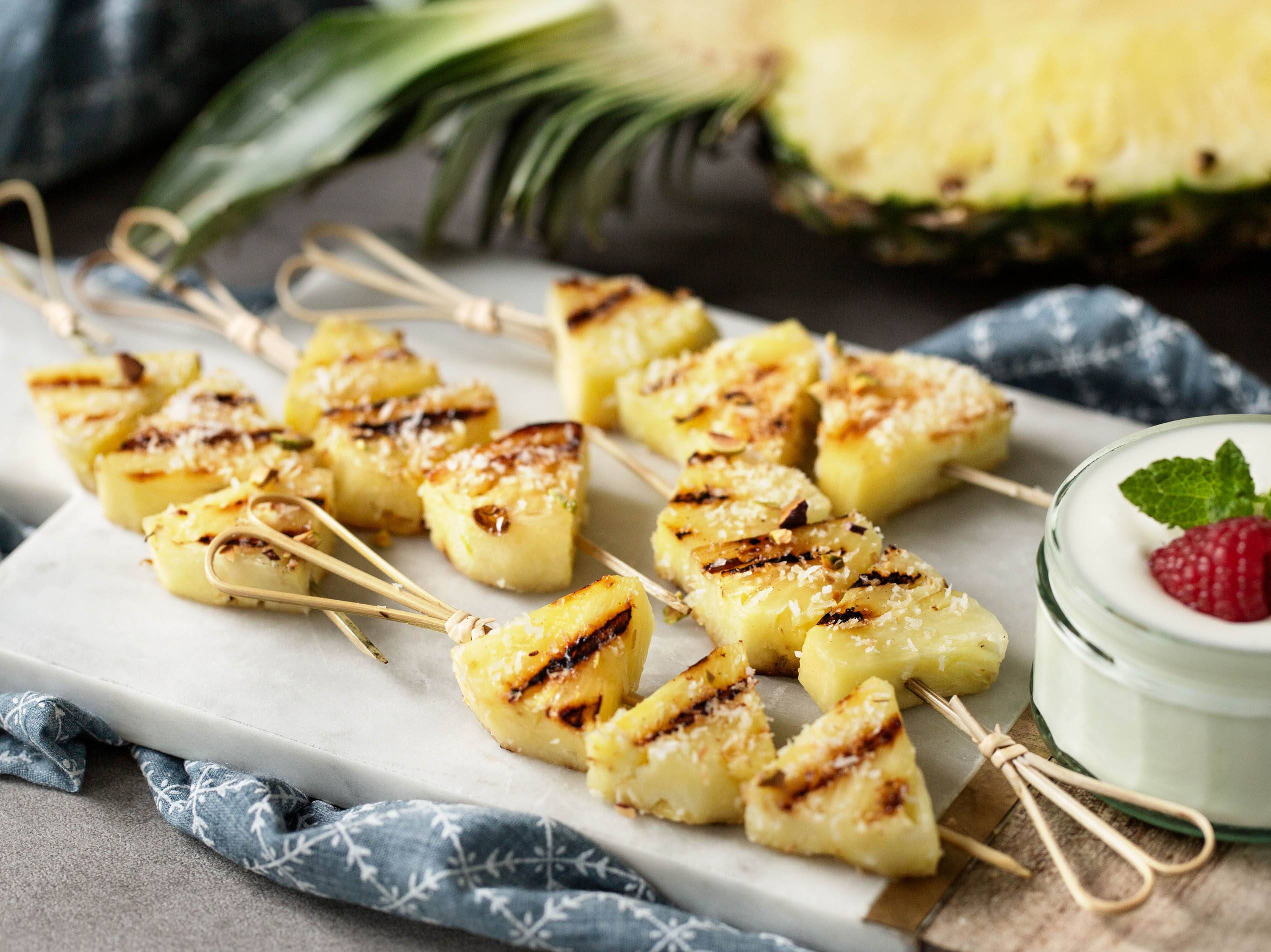 Gegrillte Ananas am Spieß