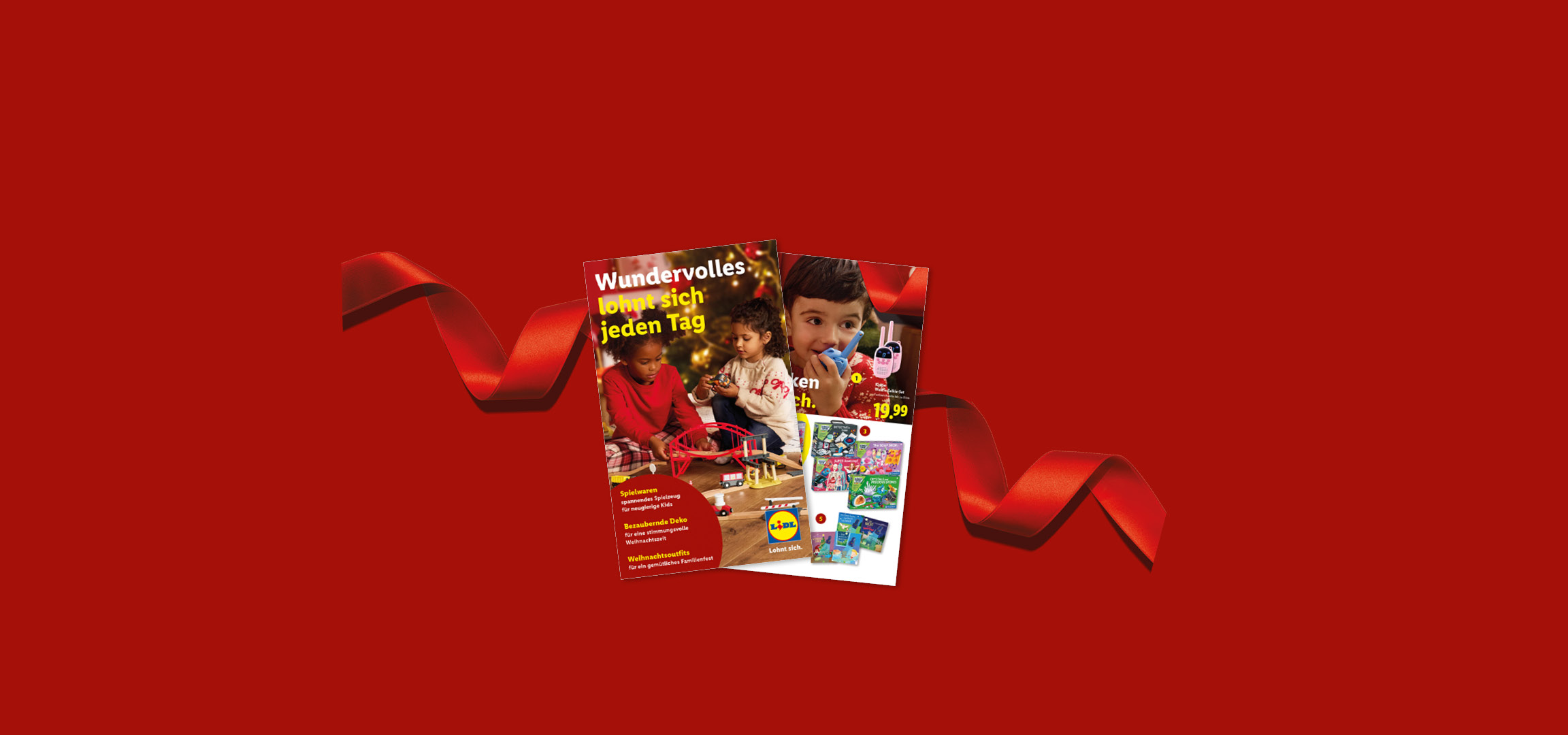 Lidl Weihnachtsprospekt mit Spielzeug, Deko und Outfits für Kinder, umgeben von einem roten Band.