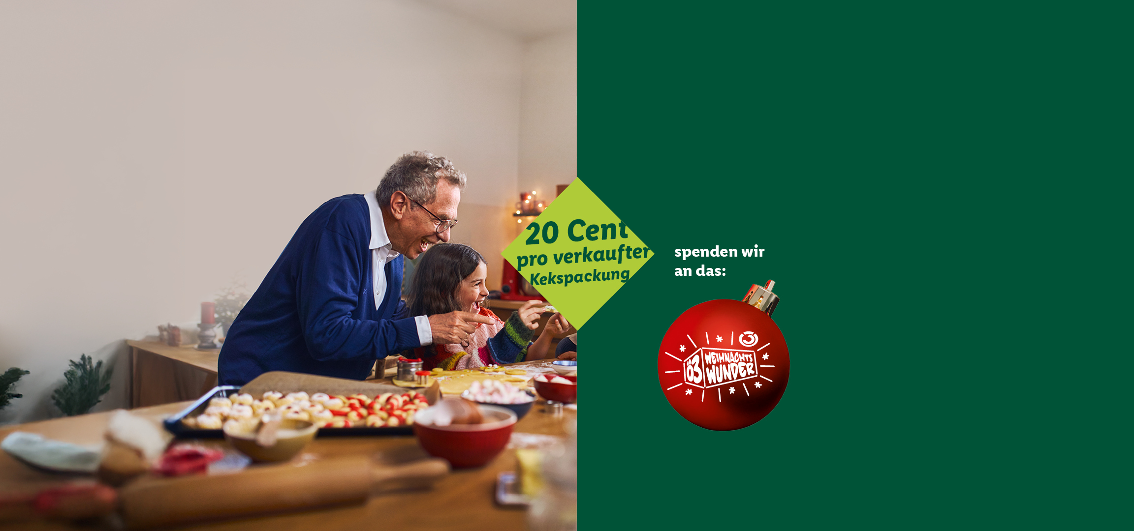 Ein Mann und zwei Mädchen backen Kekse, daneben der Text: „20 Cent pro verkaufter Kekspackung spenden wir an das: Ö3 Weihnachtswunder“.