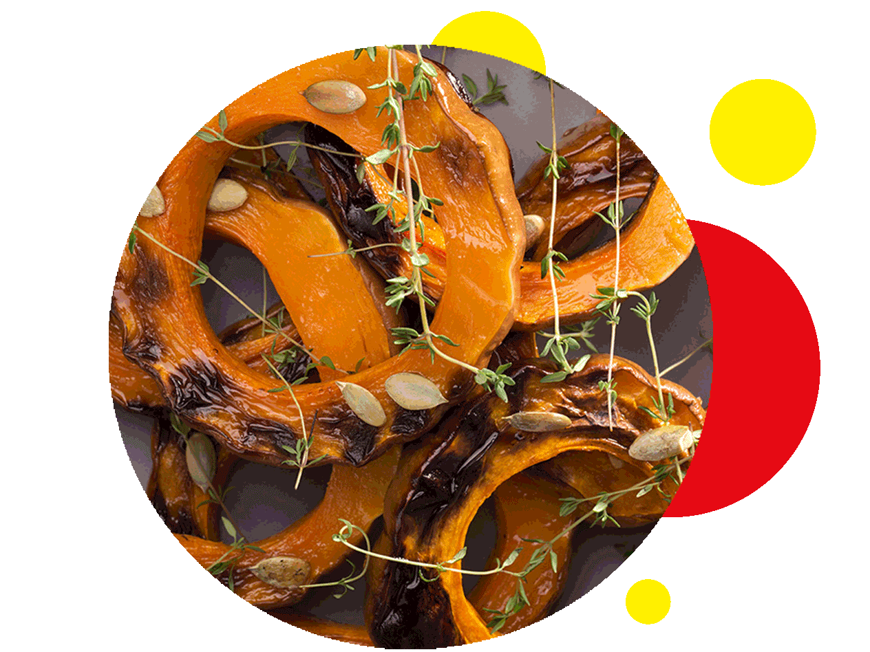 Geröstete Butternusskürbisringe mit Thymian und Kürbiskernen.