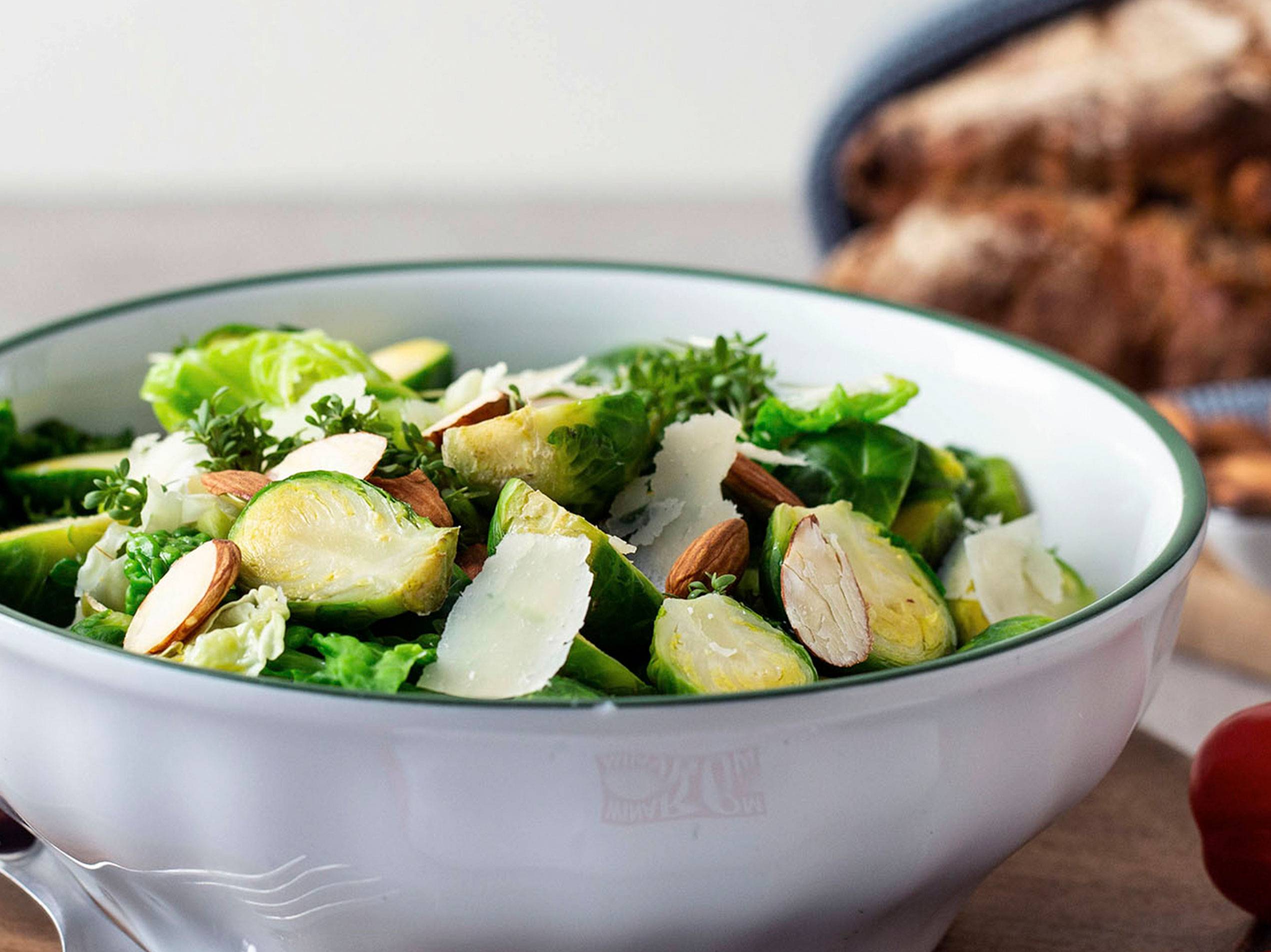 Kohlsprossen-Salat mit Senfdressing