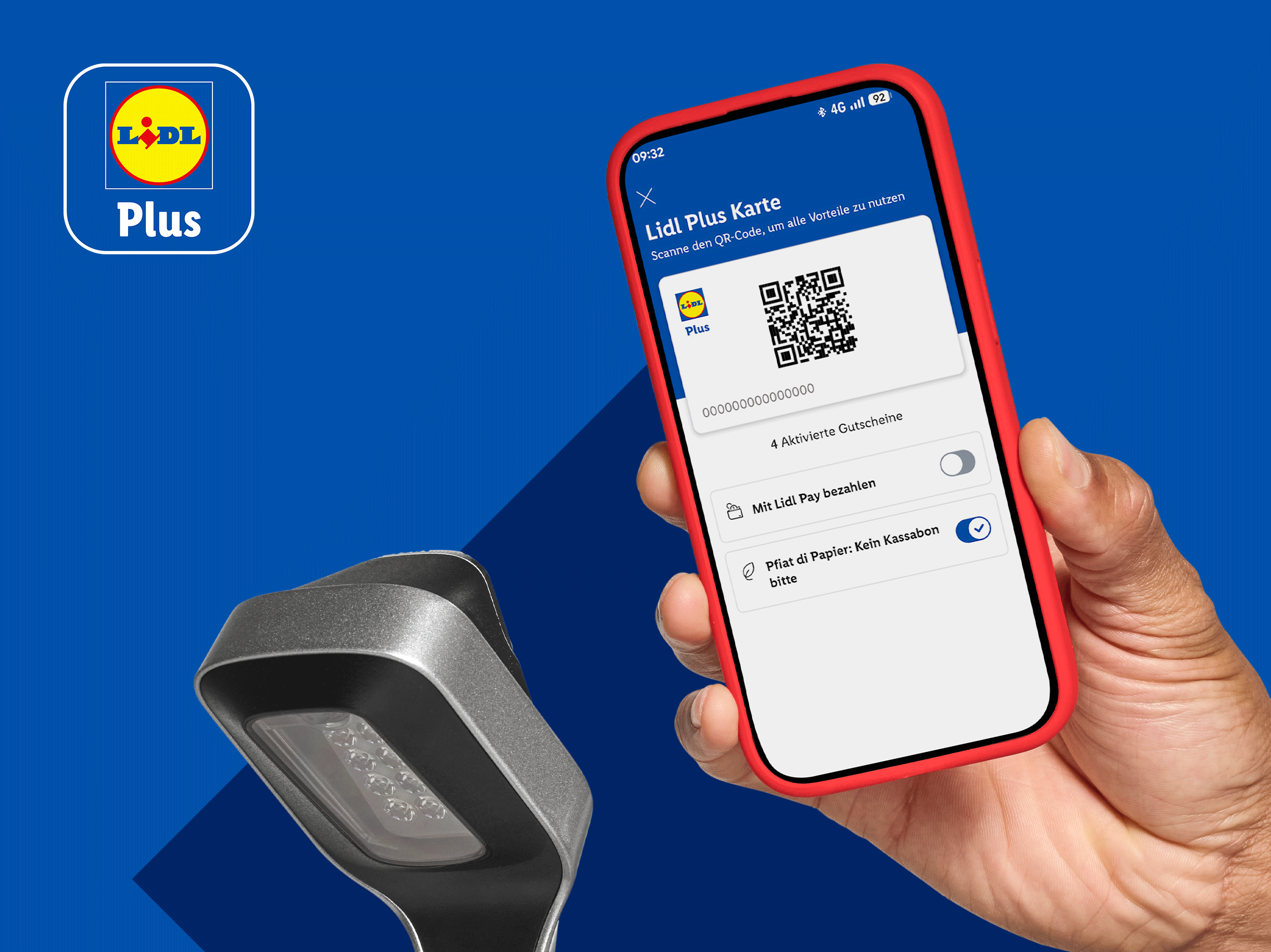 Ein Smartphone mit der Plus-App wird an einen Scanner gehalten, um einen QR-Code zu scannen.