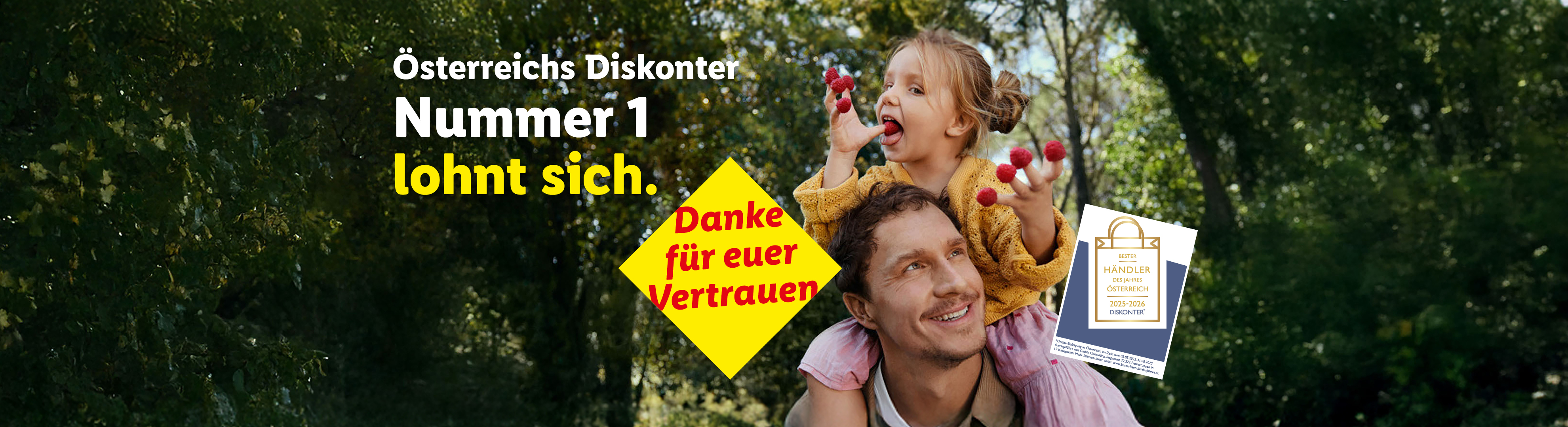 Vater trägt Kind auf den Schultern, das Himbeeren isst, mit Text 'Österreichs Diskonter Nummer 1 lohnt sich' und 'Bester Händler des Jahres Österreich 2025-2026 Diskonter'.