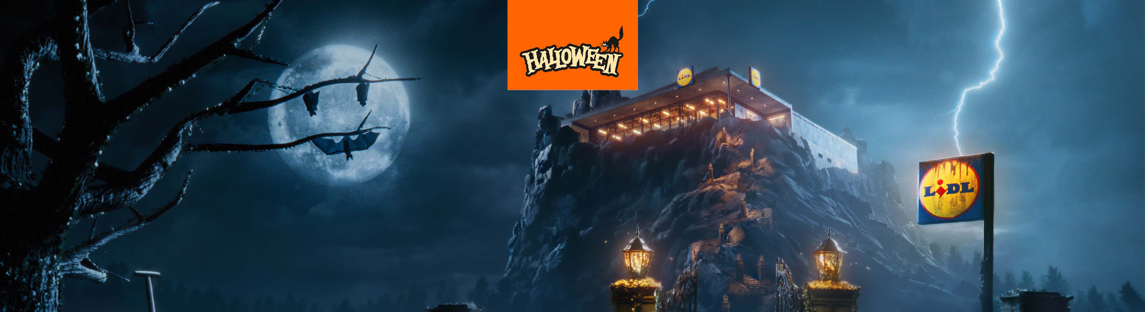 Ein Lidl-Geschäft auf einem Berg bei Nacht, mit Fledermäusen, Vollmond und einem Halloween-Logo.