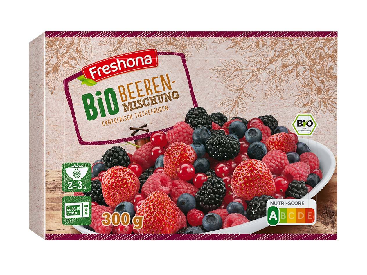 Verpackung einer Bio-Beerenmischung mit Erdbeeren, Himbeeren, Brombeeren und Heidelbeeren.