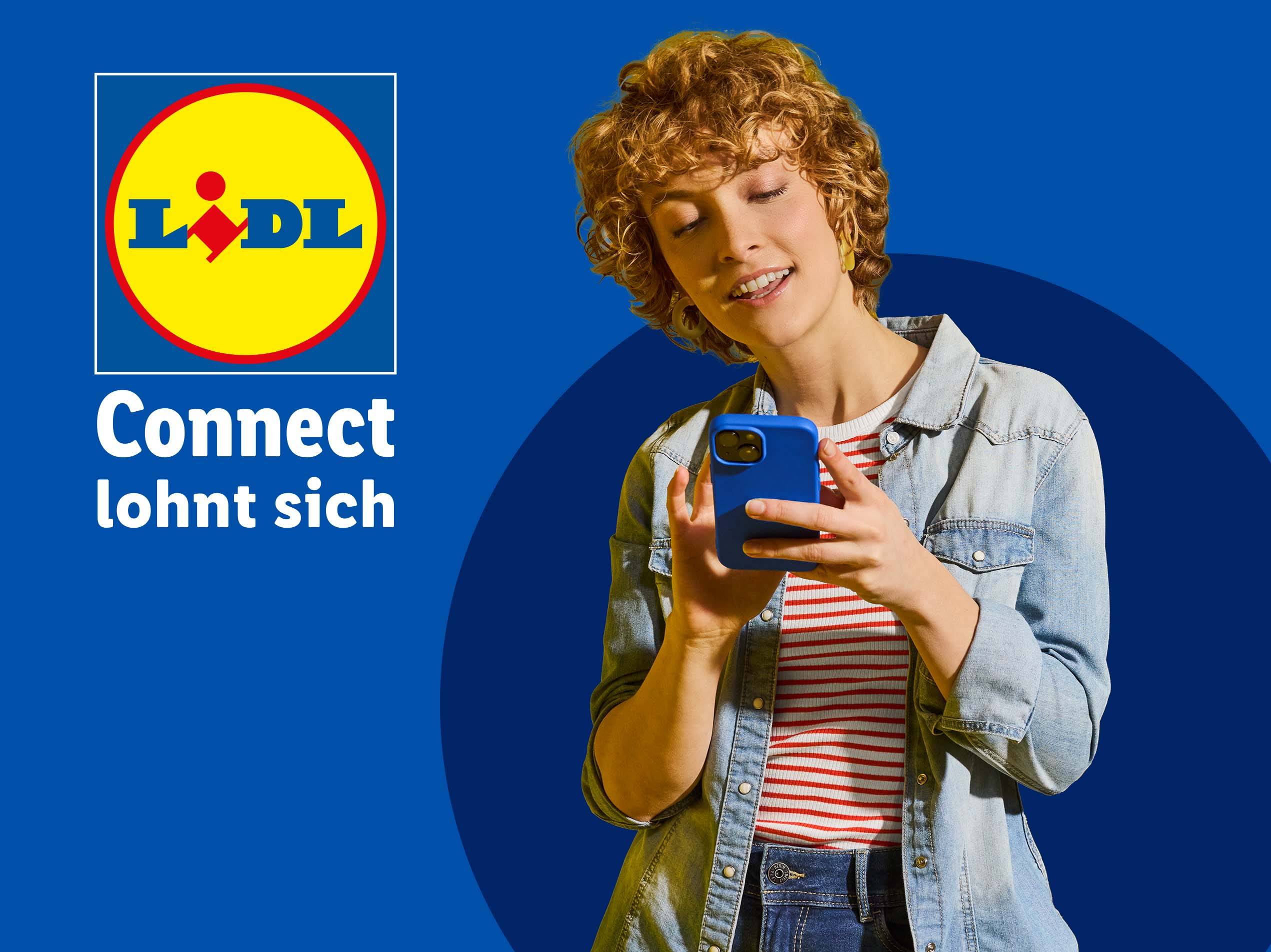Eine junge Frau mit lockigem Haar benutzt ihr Smartphone mit einer blauen Hülle vor einem Lidl-Hintergrund.  Der Text 'Connect lohnt sich' ist zu sehen.
