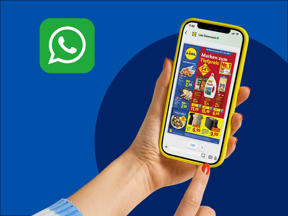 Ein Smartphone zeigt einen Lidl-Prospekt mit Angeboten an Waschmittel, Lebensmitteln und Kleidung an.