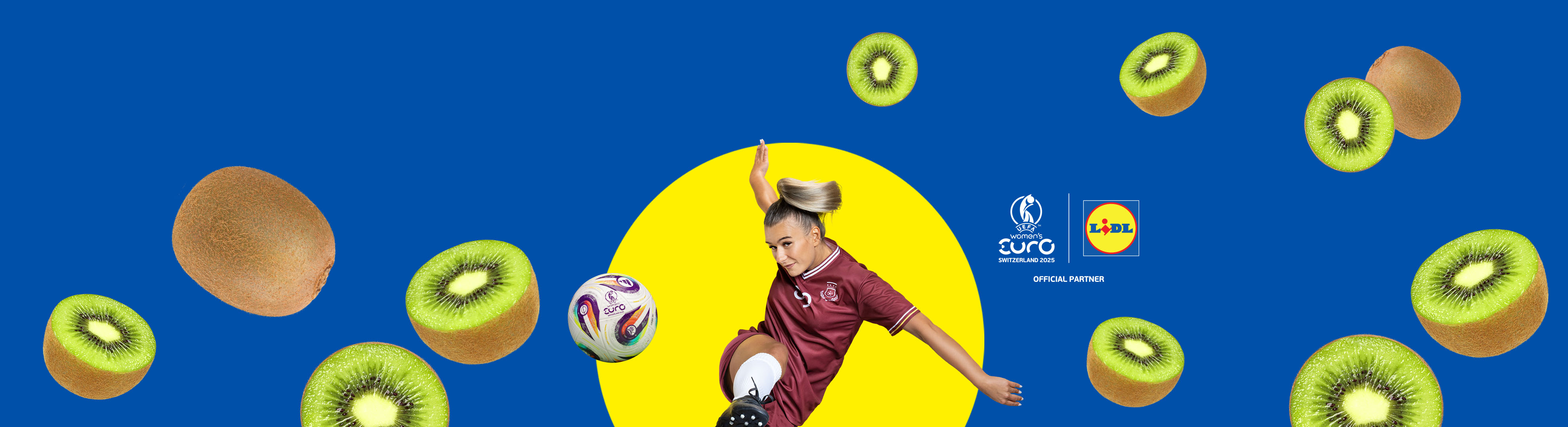 Jogadora de futebol cercada de kiwis, patrocínio Lidl para o Euro Feminino.