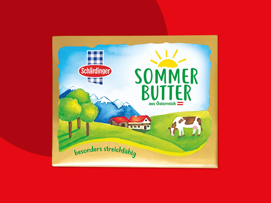 Schärdinger Sommerbutter mit ländlichem Motiv und Kuh auf der Verpackung.