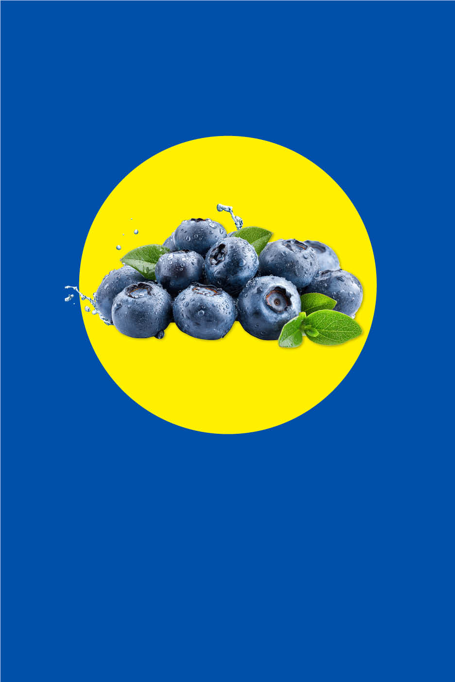 Ein Haufen Blaubeeren mit Wassertropfen und Blättern auf einem gelben Kreis vor blauem Hintergrund.