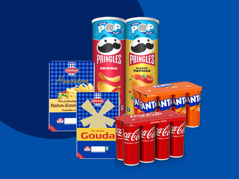 Eine Auswahl an Lebensmitteln und Getränken, darunter Pringles, Schärdinger Käse, Coca-Cola und Fanta.