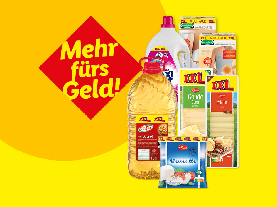 Eine Auswahl an XXL-Produkten, darunter Speiseöl, Waschmittel, Käse und Wärmepflaster, mit dem Slogan „Mehr fürs Geld!“