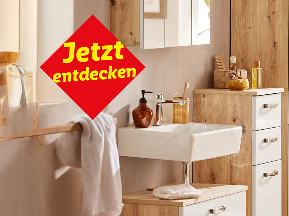Modernes Badezimmer mit Waschbecken, Holzmöbeln und einem roten Werbebanner.
