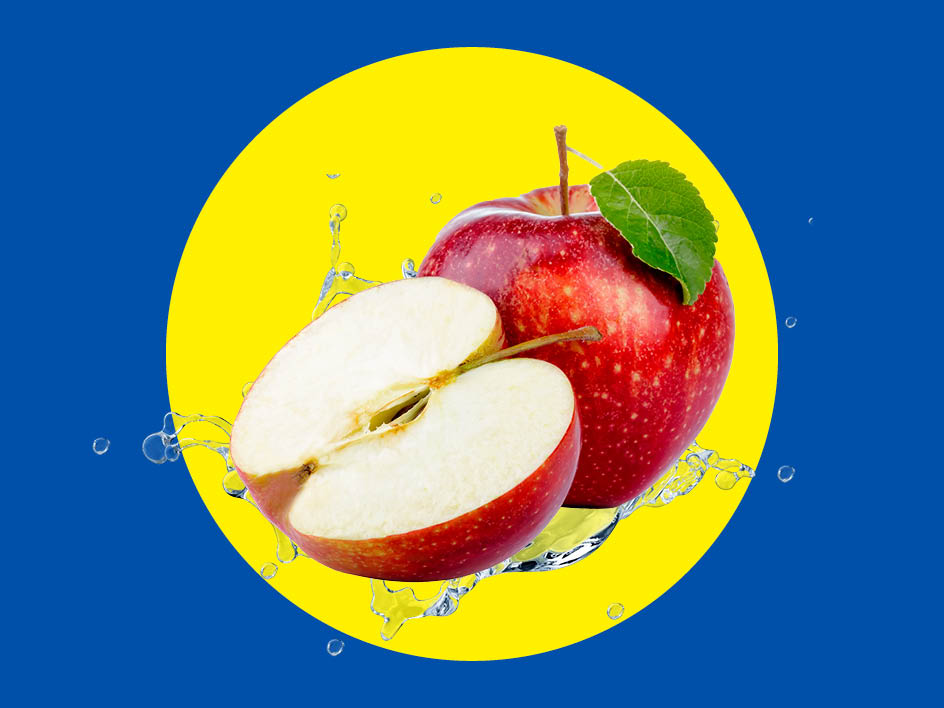 Rote Äpfel mit Wasserspritzern auf blau-gelbem Hintergrund
