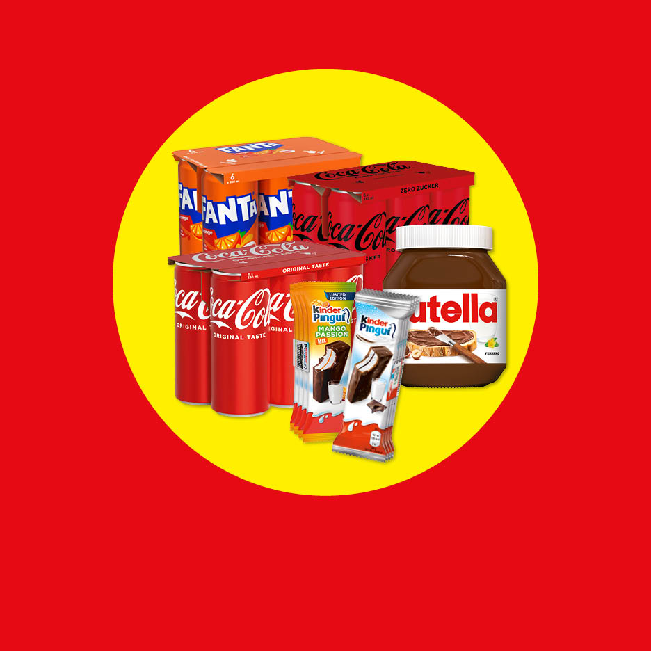 Eine Auswahl an Getränken und Süßigkeiten, darunter Coca-Cola, Fanta, Nutella und Kinder Pingui.