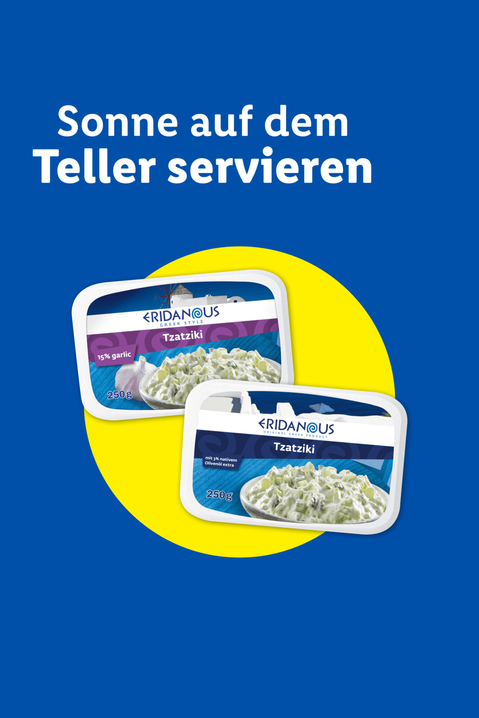Zwei Packungen Tzatziki auf blauem Hintergrund mit gelbem Kreis und dem Text „Sonne auf dem Teller servieren“.