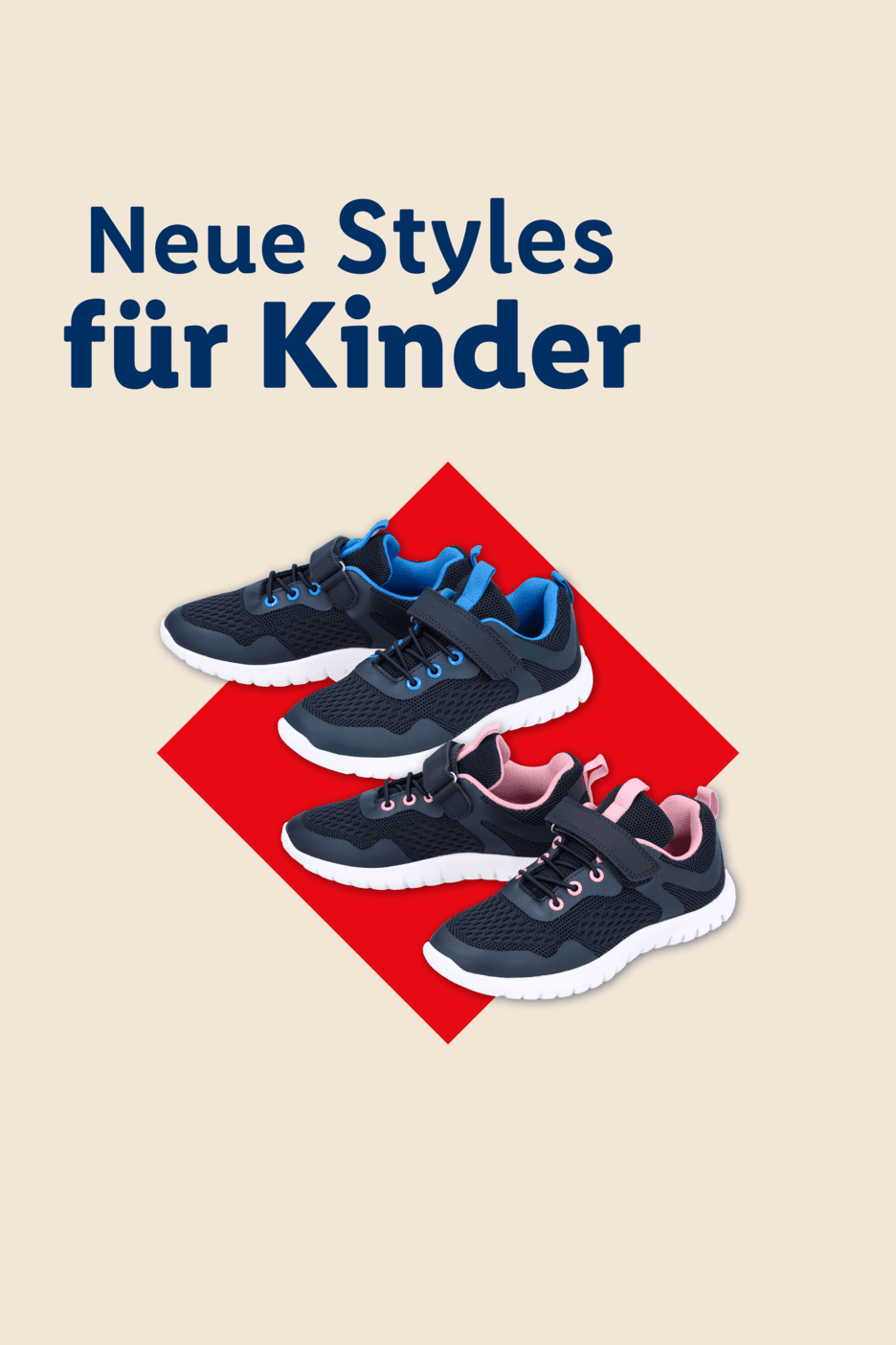 Neue Styles für Kinder: Zwei Paar dunkelblaue Kindersneaker, eines mit blauen und eines mit pinken Akzenten.