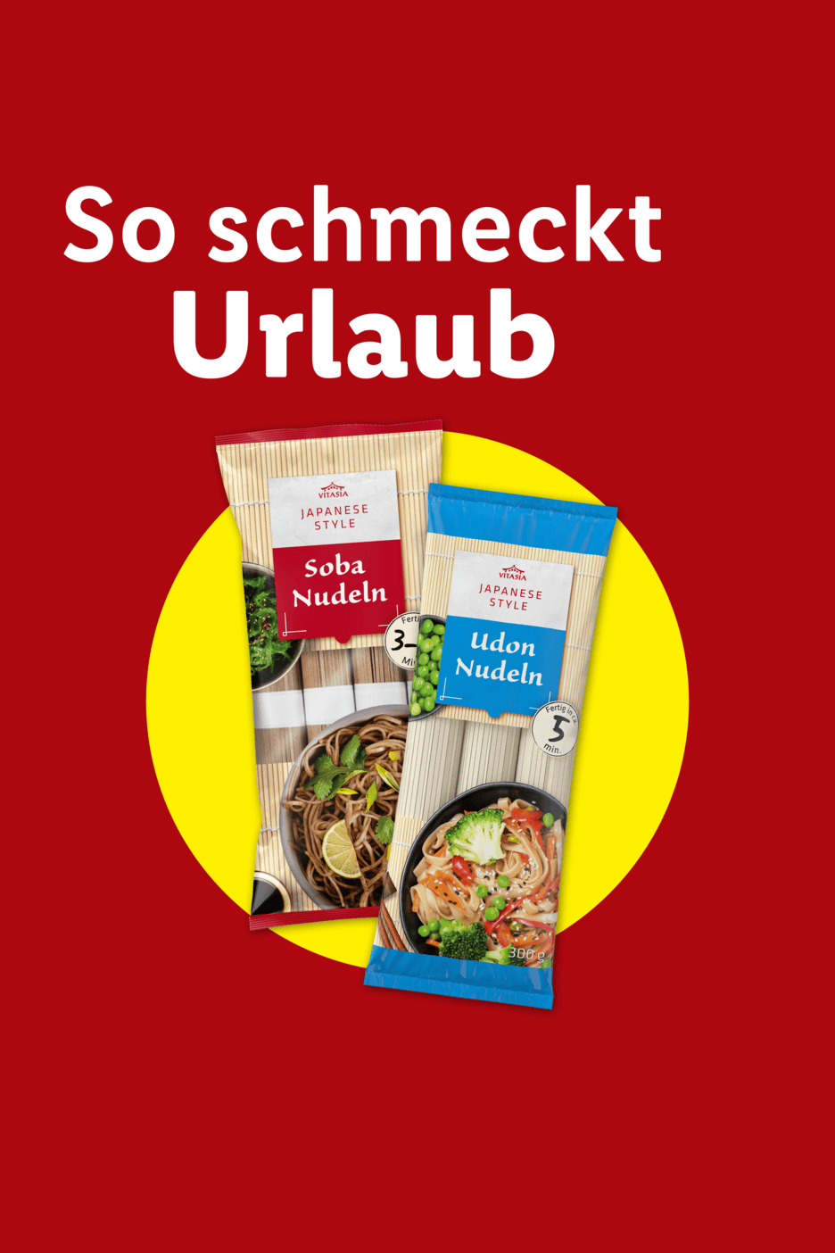 Zwei Packungen japanischer Nudeln (Soba und Udon) mit der Aufschrift 'So schmeckt Urlaub'.