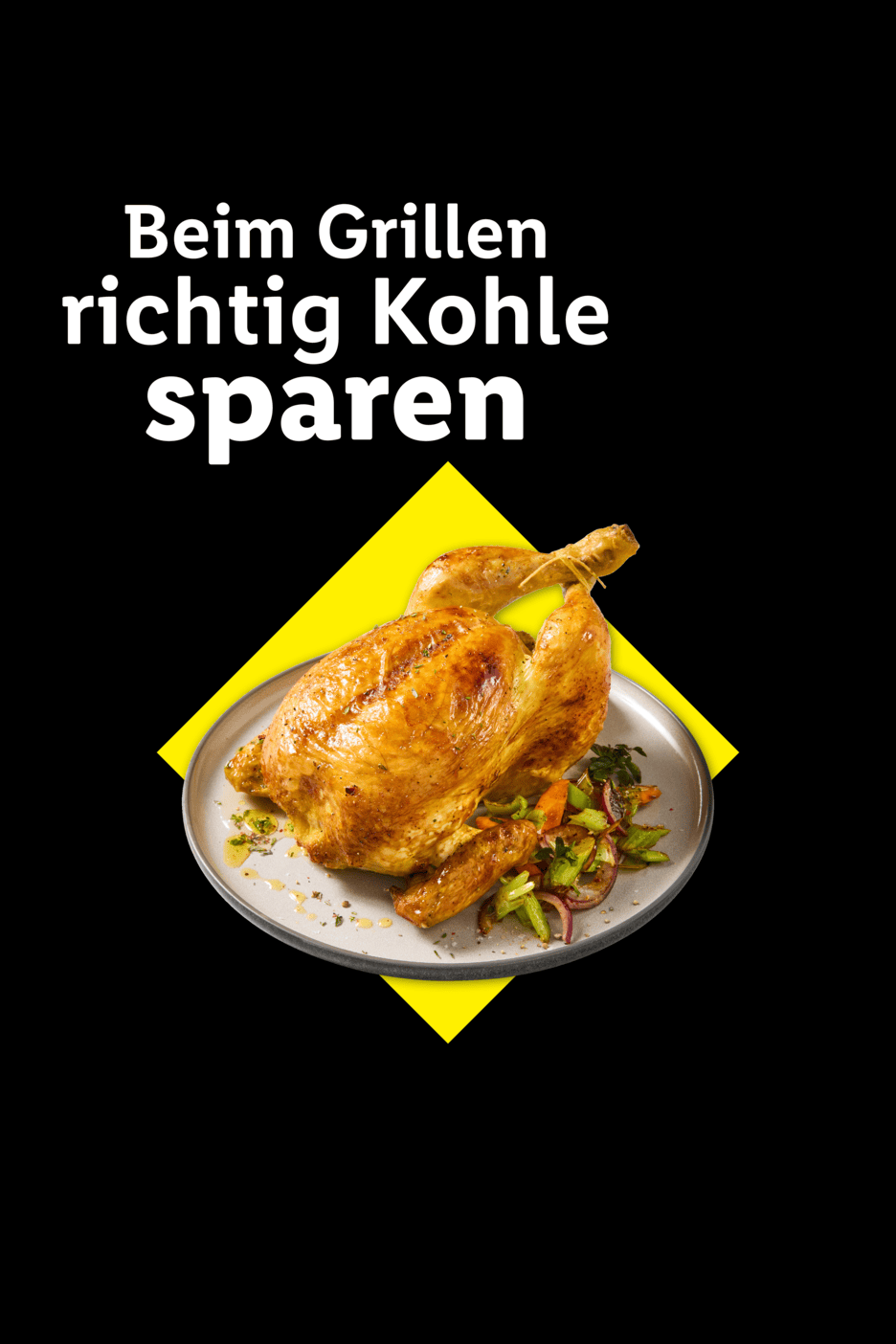 Ganzes Brathähnchen mit Gemüse auf einem Teller. Text: Beim Grillen richtig Kohle sparen.