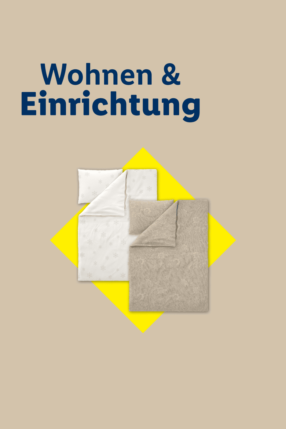 Wohnen & Einrichtung: Zwei Bettwäsche-Sets, eines weiß mit Schneeflocken, das andere beige gemustert.