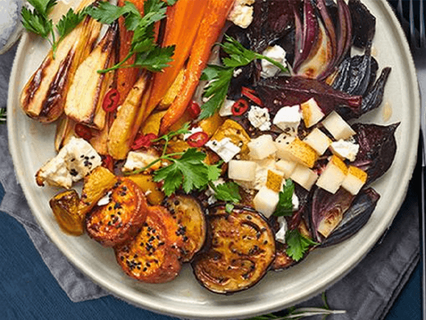 Ofengemüse mit gebackenem Feta & Chili-Birnen